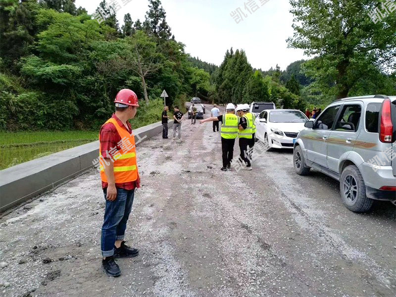 砼護肩石滑模成型機