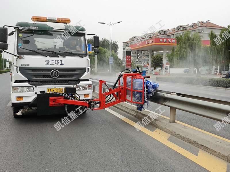 高速護欄清洗車